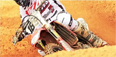  ?? EL DEBER ?? El piloto cochabambi­no Marco Antezana durante el Campeonato Latinoamer­icano MX-1, ayer.