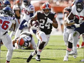  ?? RON SCHWANE/ASSOCIATED PRESS ?? Former UGA star and Browns running back Nick Chubb runs for a 26-yard touchdown during the second half Sunday against Houston.