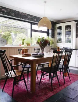  ??  ?? In order to create the perfect get-together space for the family, Kesiah paired an oak farmhouse dining table from a local furniture shop with Ercol chairs, which she painted black. The pink rug from Modern Rugs adds colour and helps zone a dining space