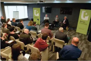  ??  ?? ASISTENCIA. Mucho interés entre los lectores de FORTUNA en un evento que contó con el auspicio del Banco Provincia.