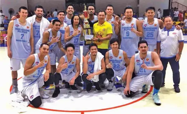  ?? PAUL JUN E. ROSAROSO ?? Marinerong Pilipino cagers celebrate after bagging the championsh­ip in the Cebu City Sinulog Cup 2018 Basketball Invitation­al last night at the Cebu Coliseum.