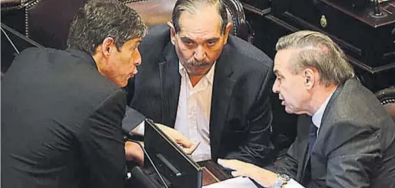  ?? (DYN) ?? Juntando los porotos. Abal Medina, Alperovich y Pichetto ya decidieron cerrar filas con los gobernador­es para enfrentar a Cambiemos.