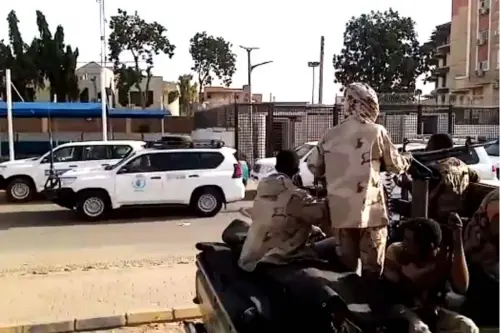  ?? AFP ?? FLEEING KHARTOUM.
A grab taken from an AFPTV video shows a convoy leaving Khartoum towards Port Sudan, on April 23, as people flee the battle-torn Sudanese capital.
