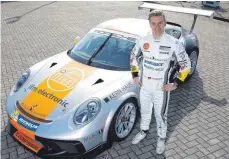  ?? FOTO: PR ?? Tim Zimmermann vor seinem Portsche 911 GT3.