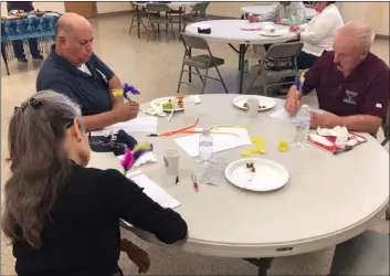  ?? PHOTO RYAN RIGNEY ?? Poetry workshop participan­ts work on their writing projects Tuesday afternoon at the imperial County Free Library in Heber.