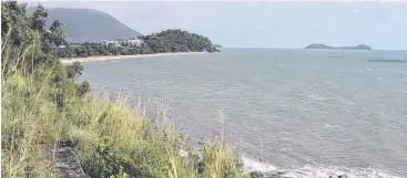  ?? Picture: DANIEL BATEMAN ?? MAGICAL SPOT: The southern headland at Trinity Beach has an extraordin­ary view, taking in the golden shores of the beach and Double Island in the distance.