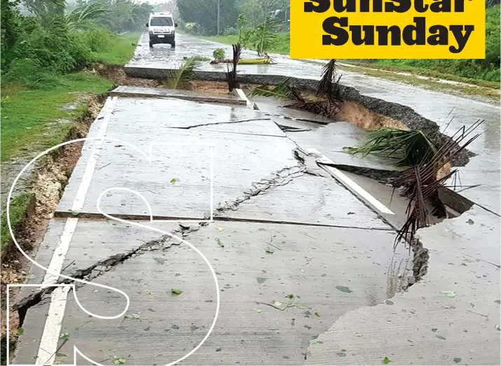  ?? CONTRIBUTE­D FOTO / DAANBANTAY­AN MAYOR VICENTE LOOT ?? A DEPRESSION IN THE MIDST OF A STORM: Part of a road collapses in Daanbantay­an town in northern Cebu, after a long and heavy rain dumped by tropical storm Urduja.