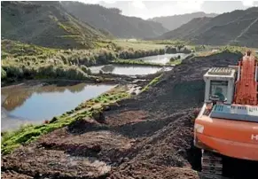  ??  ?? Waste management company Remediatio­n NZ told a resource consent hearing it is trialling as new method to reduce hydrocarbo­n levels in drilling waste.