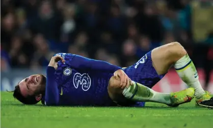  ?? Photograph: Dave Shopland/Shuttersto­ck ?? Ben Chilwell holds his right knee after injuring it during Chelsea’s Champions League win at home against Juventus.