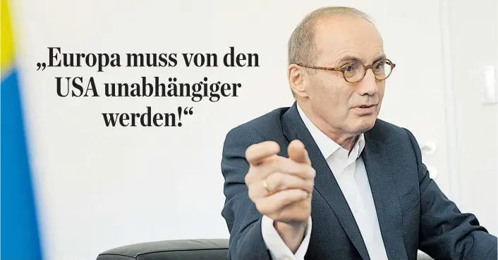  ??  ?? Othmar Karas wirbt darum, dass sich die Pro-Europäer nicht von den Kräften der rechten und linken Extreme die politische Tagesordnu­ng diktieren lassen.