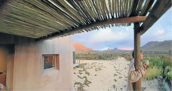  ?? Picture: Lara Taylor ?? The writer takes in the sprawling views of the Cederberg mountains from the stoep of a luxury chalet.