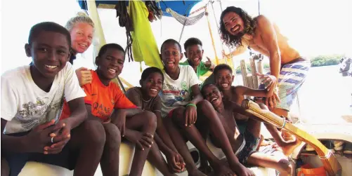  ??  ?? Carlien Pels and Martin Manrique are teaching a new generation of Caribbean kids how to sail.