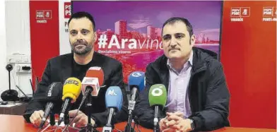  ?? JAVIER FLORES ?? El exalcalde socialista Guillem Aldina, junto al secretario general del PSPV-PSOE de Vinaròs, Edu Barberá.