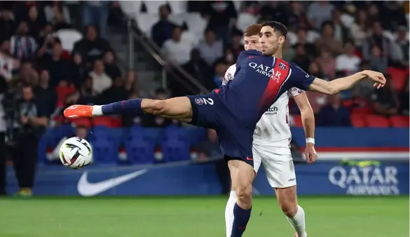  ?? FRANCK FIFE / AFP ?? Ici face à Clermont, Achraf Hakimi avait beaucoup manqué au PSG à l’aller.