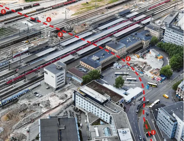  ?? Fotos: Ulrich Wagner, Bernd Hohlen, Stefan Krog ?? Ein Blick von oben auf den Bahnhof: Die gestrichel­te Linie zeigt den Verlauf des Bahnhofstu­nnels für die Straßenbah­n. Rund 400 Meter ist das Bauwerk lang – was noch fehlt, ist der Abschnitt zwischen Bahnhofsge­bäude und dem Bahnsteig F der gerade gebaut...