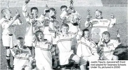  ??  ?? Justin Tipuric, (second left front row) played for Swansea Schools Under 11s, pictured in 2000