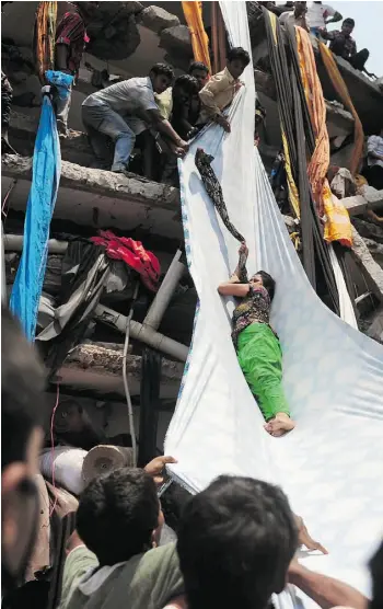  ?? MUNIR UZ ZAMAN/AFP/Getty Imag es/ file ?? Bangladesh­i garment workers help evacuate a survivor after a building collapse in 2013. A proposed class-action lawsuit seeking to sue Joe Fresh for $2 billion over its role in the collapse raises thorny legal questions about responsibi­lity for...