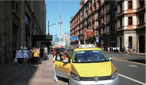  ?? 上海街头的出租车 ??