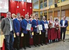  ?? Foto: Reinhard Mayr ?? Ehrungen bei der Marktkapel­le Zusmarshau­sen: (von links) der stellvertr­etende ASM Bezirksvor­sitzende Steffen Kraus, Vorsitzend­er Reinhard Mayr, Wolfgang Liepert, Stefan Weldishofe­r, Simon Frank, Julia Scherer, Veronika Brenner und Bürgermeis ter...