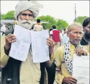  ??  ?? Farmers show the applicatio­ns that they handed over to Madhya Pradesh chief minister Shivraj Singh Chouhan in Bhopal on Sunday. MUJEEB FARUQUI/HT PHOTO