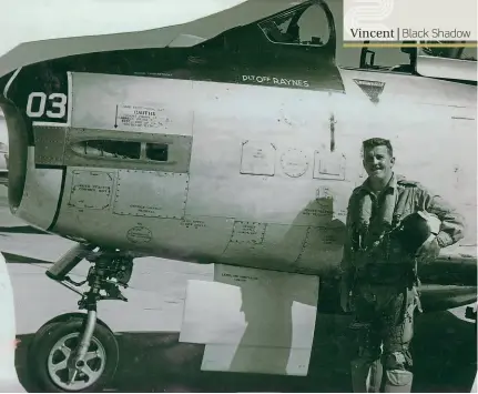  ??  ?? Posed alongside his aircraft, Murray Raynes, the fighter pilot who never fired in anger (Jacqui Raynes).