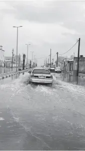  ??  ?? أمطار مليجة غمرت بعض الشوارع.
