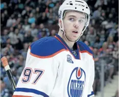  ?? JEFF VINNICK/NHLI/GETTY IMAGES ?? The Edmonton Oilers are currently without a captain, but some high-profile observers believe the job should be given to 19-year-old Connor McDavid.