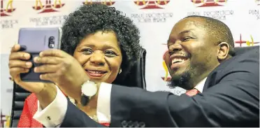  ?? Picture: Simphiwe Nkwali ?? Kevin Malunga takes a selfie with the first public protector he worked with, Thuli Madonsela. He says Madonsela had in place a system of consultati­on that ensured reports from the office were thoroughly vetted.