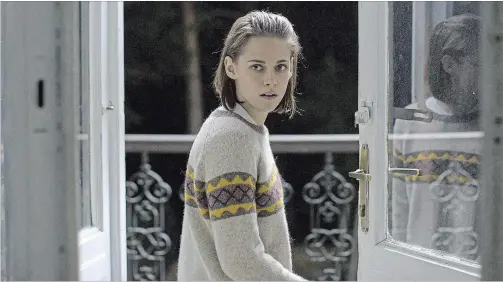  ?? CAROLE BETHUEL IFC FILMS ?? Kristen Stewart as Maureen Cartwright in "Personal Shopper."