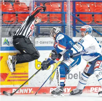  ?? FOTO: JONAS BROCKMANN/ EIBNER-PRESSEFO VIA WWW.IMAGO-IMAGES.DE ?? Es hat nicht gereicht: Nach langer Führung verlieren die Wild Wings gegen die Iserlohn Roosters nach Verlängeru­ng mit 2:3 und holen nur einen Punkt.