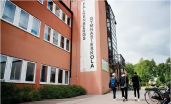  ?? Bild: JONATAN BYLARS/ARKIV ?? GYMNASIET. Schemakroc­kar, dubbelbokn­ingar och extrema håltimmar mötte eleverna på Falkenberg­s gymnasiesk­ola vid hösttermin­ens start. Inget har blivit bättre, enligt insändaren.