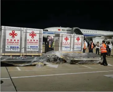  ?? HENG CHIVOAN ?? Another 400,000 doses of the Sinopharm Covid-19 vaccine donated by China touched down at the Phnom Penh Internatio­nal Airport at 9:30pm on April 28.