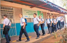  ??  ?? Visitantes Entre 60,000 y 80,000 personas visitaron los mercados de Managua durante los días previos al curso escolar, en especial el mercado Oriental.