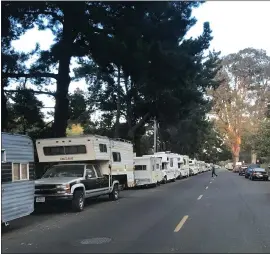  ?? STAFF ARCHIVES ?? Recreation­al vehicles, trucks and cars are lined up on Crisanto Avenue along Rengstorff Park in Mountain View in this file photo from 2017.