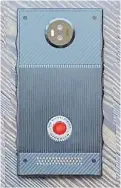  ??  ?? Red Hydrogen One Pantalla holográfic­a tridimensi­onal. Se le pueden agregar módulos. US$ 1.200 en EE.UU.