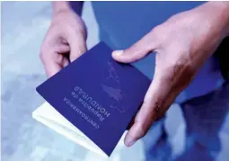  ?? ?? El nuevo pasaporte tiene un chip que almacena datos como la fotogragía, nombre, género y número de seguro social.