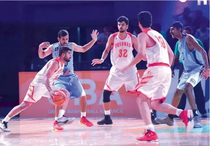  ??  ?? Action during the UBA Pro Basketball League game between Hyderabad Sky and Pune Peshwas. The Peshwas won 109-99.