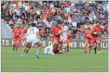  ?? (Photos Frank Muller) ?? Nonu a sorti une belle prestation pour la première à Mayol. Et les Toulonnais s’offrent le champion en titre.