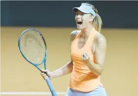  ??  ?? Maria Sharapova celebra una jugada durante el partido de ayer contra su compatriot­a Ekaterina Makarova.