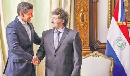  ?? ?? Reunión de los mandatario­s de Paraguay y Argentina, Santiago Peña y Javier Milei, el 14 de febrero pasado, en Casa Rosada.