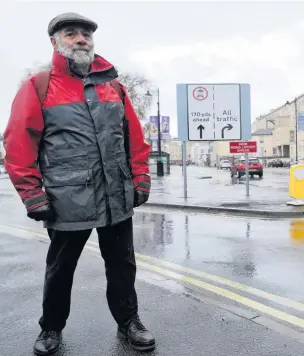  ?? Picture: Mikal Ludlow Photograph­y ?? Tom Bowhill believes the signage and changes to the one way system through Cheltenham haven’t been properly thought out