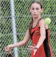  ?? CLAUSEN Picture: JACKIE ?? HERE IT COMES: Kingswood College tennis player Jordan Edwards is all concentrat­ion as she prepares to return the ball. She represente­d Eastern Province at the Tennis SA nationals last week where she managed to progress through to the semifinals in her category.