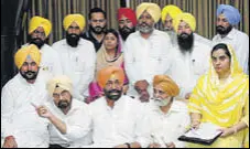  ?? KESHAV SINGH/HT ?? AAP leaders during a press conference at the Punjab Vidhan Sabha in Chandigarh on Wednesday.