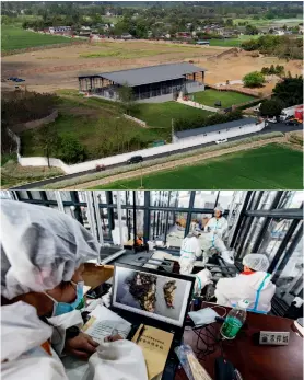  ??  ?? Top: Overview of the Sanxingdui excavation site
Below: Archeologi­sts record details of a newly excavated ivory carving