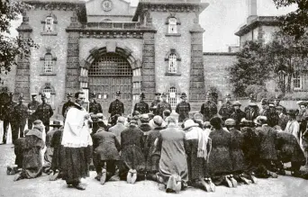  ?? COPIES OF PICTURE AVAILABLE FROM ODT FRONT OFFICE, LOWER STUART ST, OR WWW.OTAGOIMAGE­S.CO.NZ ?? The scene outside Wandsworth Prison, London, when Reginald Dunne and Joseph O’Sullivan, the assassins of FieldMarsh­all Sir Henry Wilson, were executed. — Otago Witness, 3.10.1922