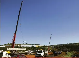  ?? Saulo Ohara ?? Cerca de 250 funcionári­os trabalham na obra: vigas serão implantada­s na altura do ribeirão Cafezal