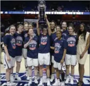  ?? JESSICA HILL — THE ASSOCIATED PRESS ?? The Connecticu­t women’s basketball team poses with the American Athletic Conference championsh­ip trophy after defeating South Florida on March 6.