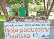  ?? DAMIR ŠPEHAR/PIXSELL ?? Na štandovima obrtnici i OPGovi nudili su najbolje domaće proizvode