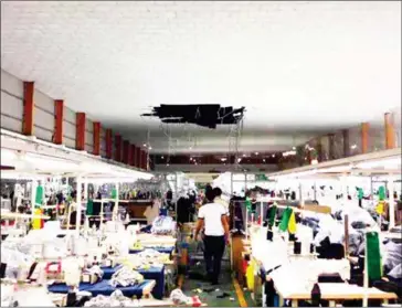  ?? SUPPLIED ?? The ceiling at the Accastte Garment Co Ltd factory in Kraing Pongro commune’s Vattanac Industrial Park 2 collapses on Tuesday, injuring at least 17 workers.