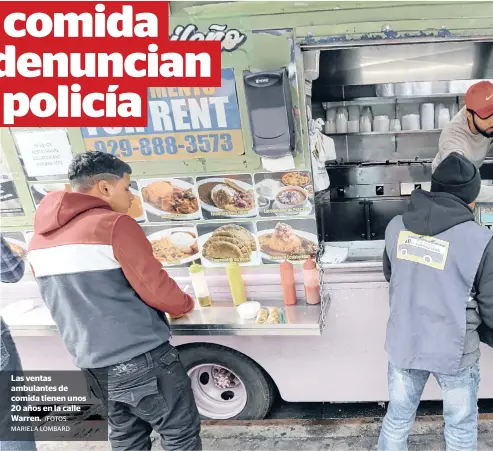  ?? /FOTOS: MARIELA LOMBARD ?? Las ventas ambulantes de comida tienen unos 20 años en la calle Warren.